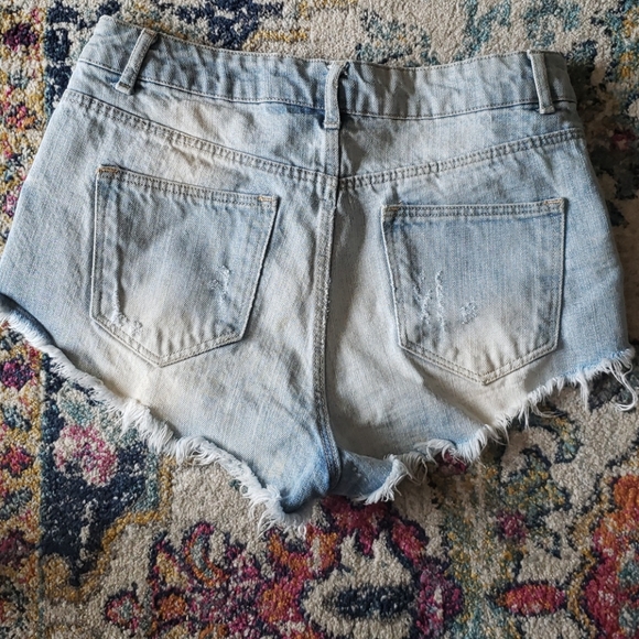 Daisy Duke style denim 💙 - Picture 4 of 5